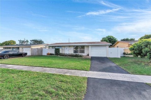 Casa en alquiler en Sunrise, Florida, 4 dormitorios, 142.79 m2 № 1993669 - foto 13