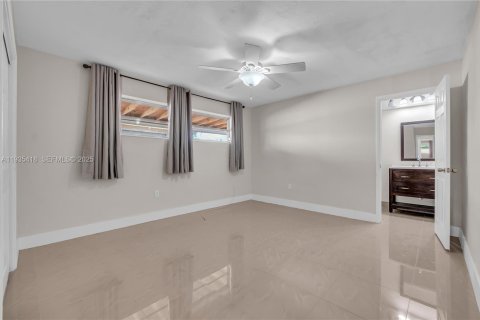 Casa en alquiler en Sunrise, Florida, 4 dormitorios, 142.79 m2 № 1993669 - foto 4