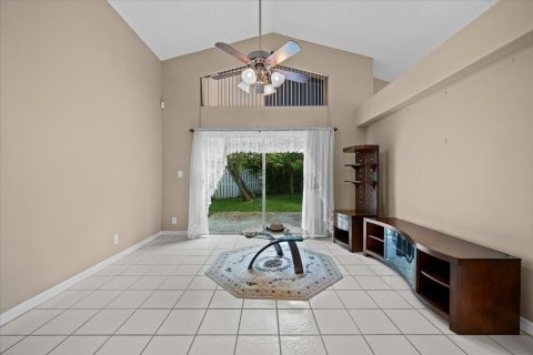 Villa ou maison à vendre à Royal Palm Beach, Floride: 3 chambres, 150.32 m2 № 2439196 - photo 12