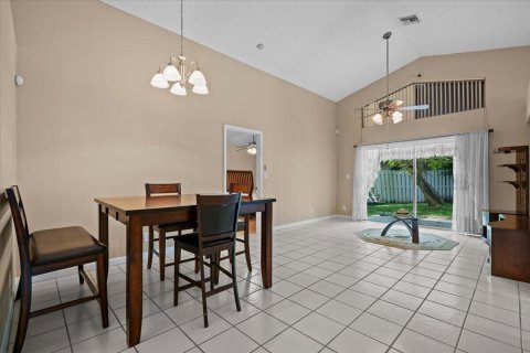 Villa ou maison à vendre à Royal Palm Beach, Floride: 3 chambres, 150.32 m2 № 2439196 - photo 5