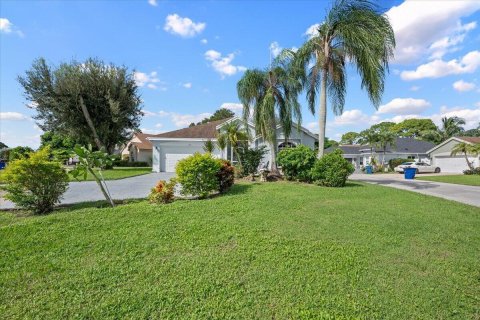 Villa ou maison à vendre à Royal Palm Beach, Floride: 3 chambres, 150.32 m2 № 2439196 - photo 2