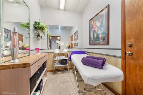 Propiedad comercial en venta en Miami, Florida № 1983755 - foto 6