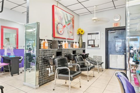 Propiedad comercial en venta en Miami, Florida № 1983755 - foto 3