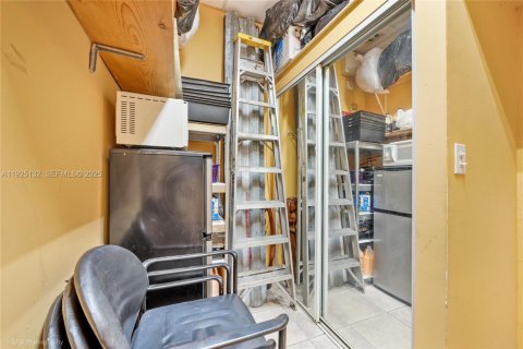 Propiedad comercial en venta en Miami, Florida № 1983755 - foto 7