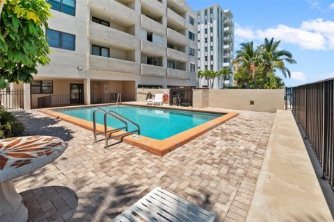 Condo in Miami Beach, Florida, 2 bedrooms  № 1678842 - photo 25