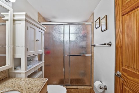 Condo in Miami Beach, Florida, 2 bedrooms  № 1678842 - photo 21