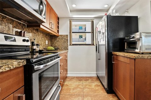 Condo in Miami Beach, Florida, 2 bedrooms  № 1678842 - photo 6