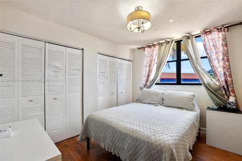 Condo in Miami Beach, Florida, 2 bedrooms  № 1678842 - photo 17