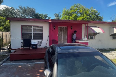 Villa ou maison à Fort Lauderdale, Floride 3 chambres, 115.57 m2 № 2040227