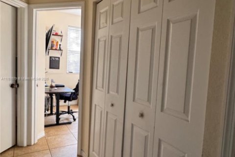 Touwnhouse à vendre à Pembroke Pines, Floride: 3 chambres, 129.69 m2 № 2077304 - photo 18