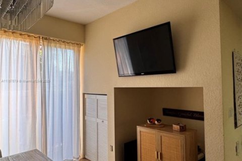 Touwnhouse à vendre à Pembroke Pines, Floride: 3 chambres, 129.69 m2 № 2077304 - photo 11