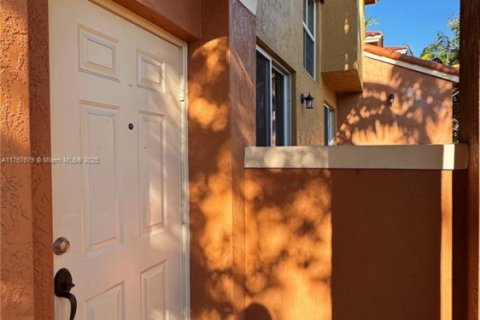 Touwnhouse à vendre à Pembroke Pines, Floride: 3 chambres, 129.69 m2 № 2077304 - photo 3
