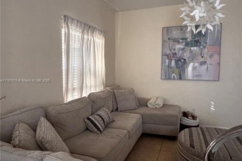 Touwnhouse à vendre à Pembroke Pines, Floride: 3 chambres, 129.69 m2 № 2077304 - photo 5