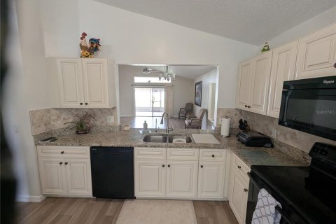 House in Orlando, Florida 3 bedrooms, 129.97 sq.m. № 1744290 - photo 5