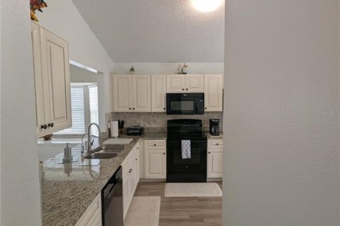 House in Orlando, Florida 3 bedrooms, 129.97 sq.m. № 1744290 - photo 7
