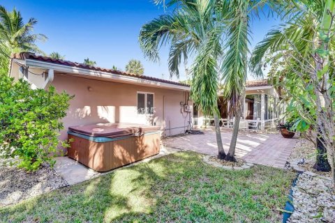 Casa en alquiler en Pompano Beach, Florida, 3 dormitorios, 136.75 m2 № 1182101 - foto 1