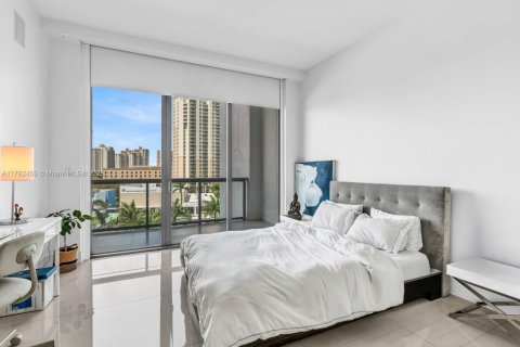 Condo in Aventura, Florida, 3 bedrooms  № 1863435 - photo 16