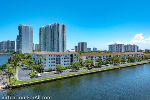 Condo in Aventura, Florida, 3 bedrooms  № 1863435 - photo 28