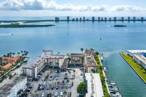 Copropriété à vendre à North Palm Beach, Floride: 1 chambre, 66.89 m2 № 2260082 - photo 26
