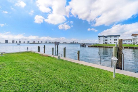 Copropriété à vendre à North Palm Beach, Floride: 1 chambre, 66.89 m2 № 2260082 - photo 20
