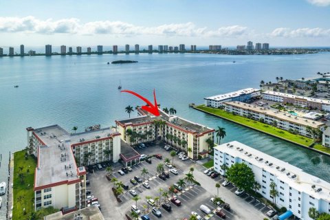 Copropriété à vendre à North Palm Beach, Floride: 1 chambre, 66.89 m2 № 2260082 - photo 24