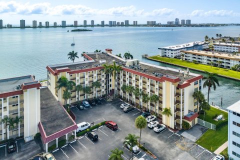 Copropriété à vendre à North Palm Beach, Floride: 1 chambre, 66.89 m2 № 2260082 - photo 23