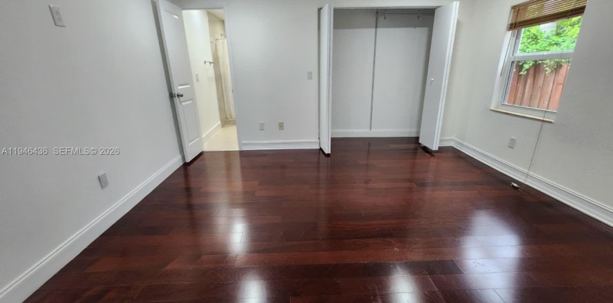 Commercial property in Homestead, Florida 133.78 sq.m. № 2002769