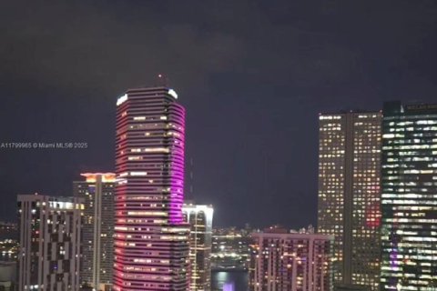 Condo in Miami, Florida, 2 bedrooms  № 2013584 - photo 13