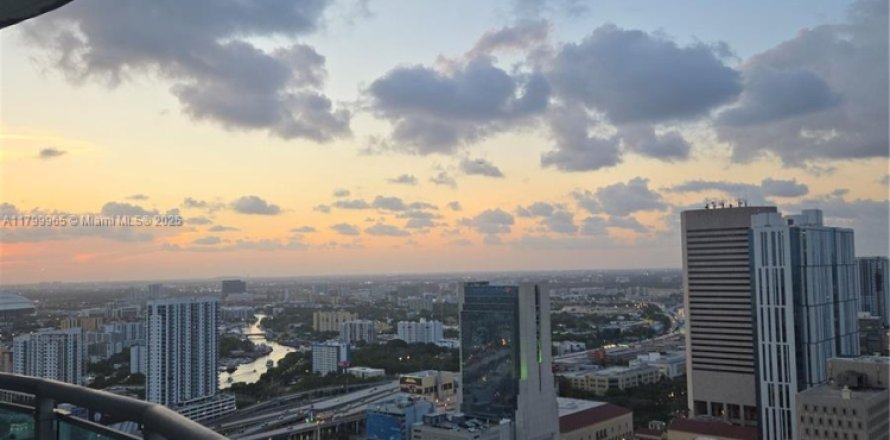 Condo in Miami, Florida, 2 bedrooms  № 2013584