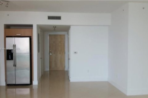 Condo in Miami, Florida, 2 bedrooms  № 2013584 - photo 7