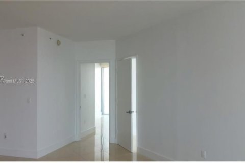 Condo in Miami, Florida, 2 bedrooms  № 2013584 - photo 9
