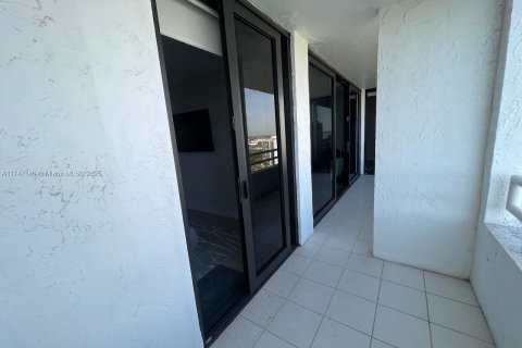 Condo in Aventura, Florida, 2 bedrooms  № 2022408 - photo 6