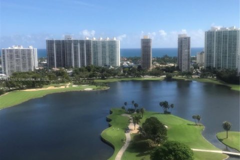 Condo in Aventura, Florida, 2 bedrooms  № 2022408 - photo 14