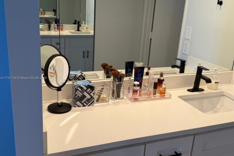 Condo in Aventura, Florida, 2 bedrooms  № 2022408 - photo 18