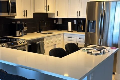 Condo in Aventura, Florida, 2 bedrooms  № 2022408 - photo 16