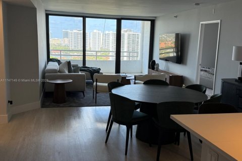 Condo in Aventura, Florida, 2 bedrooms  № 2022408 - photo 23