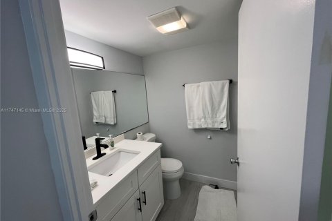 Condo in Aventura, Florida, 2 bedrooms  № 2022408 - photo 13