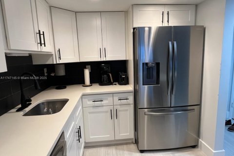Condo in Aventura, Florida, 2 bedrooms  № 2022408 - photo 2