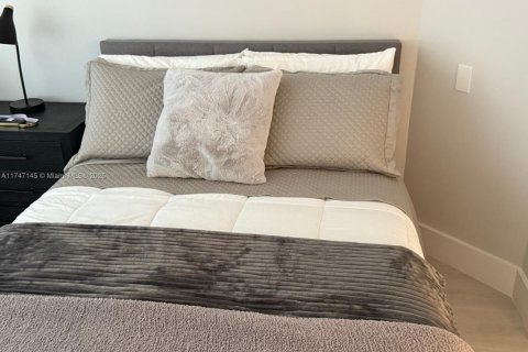 Condo in Aventura, Florida, 2 bedrooms  № 2022408 - photo 17