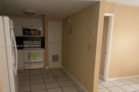 Townhouse in Hialeah, Florida 3 bedrooms, 105.35 sq.m. № 2001433 - photo 6