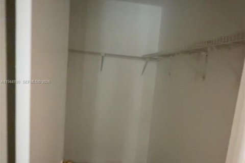 Townhouse in Hialeah, Florida 3 bedrooms, 105.35 sq.m. № 2001433 - photo 9