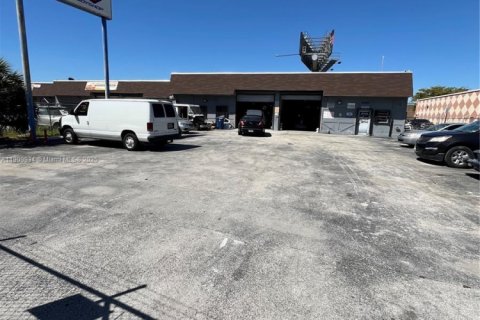 Купить коммерческую недвижимость в Майами, Флорида № 1965491 - фото 4