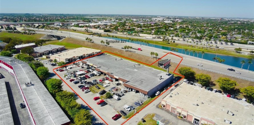 Коммерческая недвижимость в Майами, Флорида № 1965491