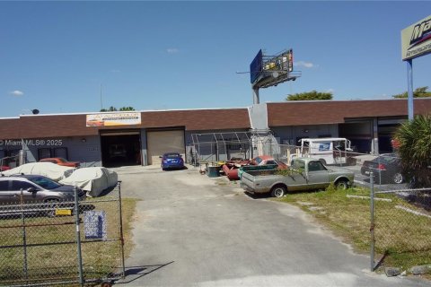 Купить коммерческую недвижимость в Майами, Флорида № 1965491 - фото 3