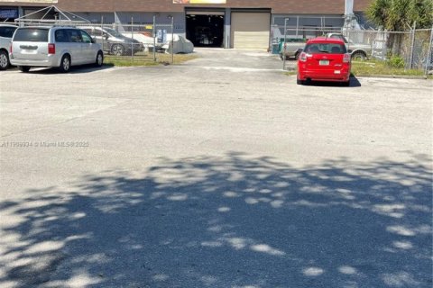 Купить коммерческую недвижимость в Майами, Флорида № 1965491 - фото 5