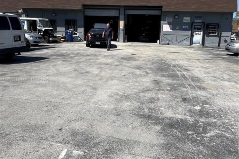 Купить коммерческую недвижимость в Майами, Флорида № 1965491 - фото 6