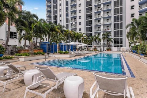 Condo in Orlando, Florida, 2 bedrooms  № 1908778 - photo 17