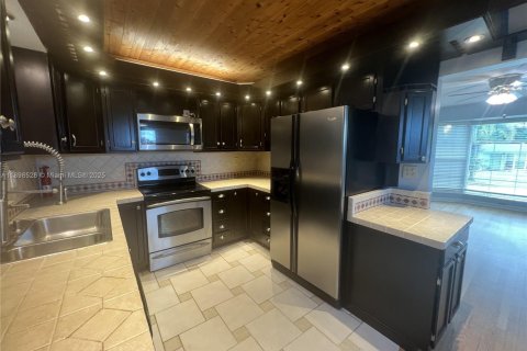 Снять в аренду таунхаус в Пемброк-Пайнс, Флорида 3 спальни, № 1951356 - фото 4