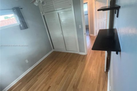 Снять в аренду таунхаус в Пемброк-Пайнс, Флорида 3 спальни, № 1951356 - фото 11