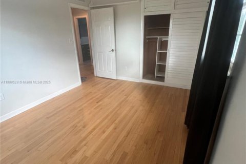 Снять в аренду таунхаус в Пемброк-Пайнс, Флорида 3 спальни, № 1951356 - фото 10